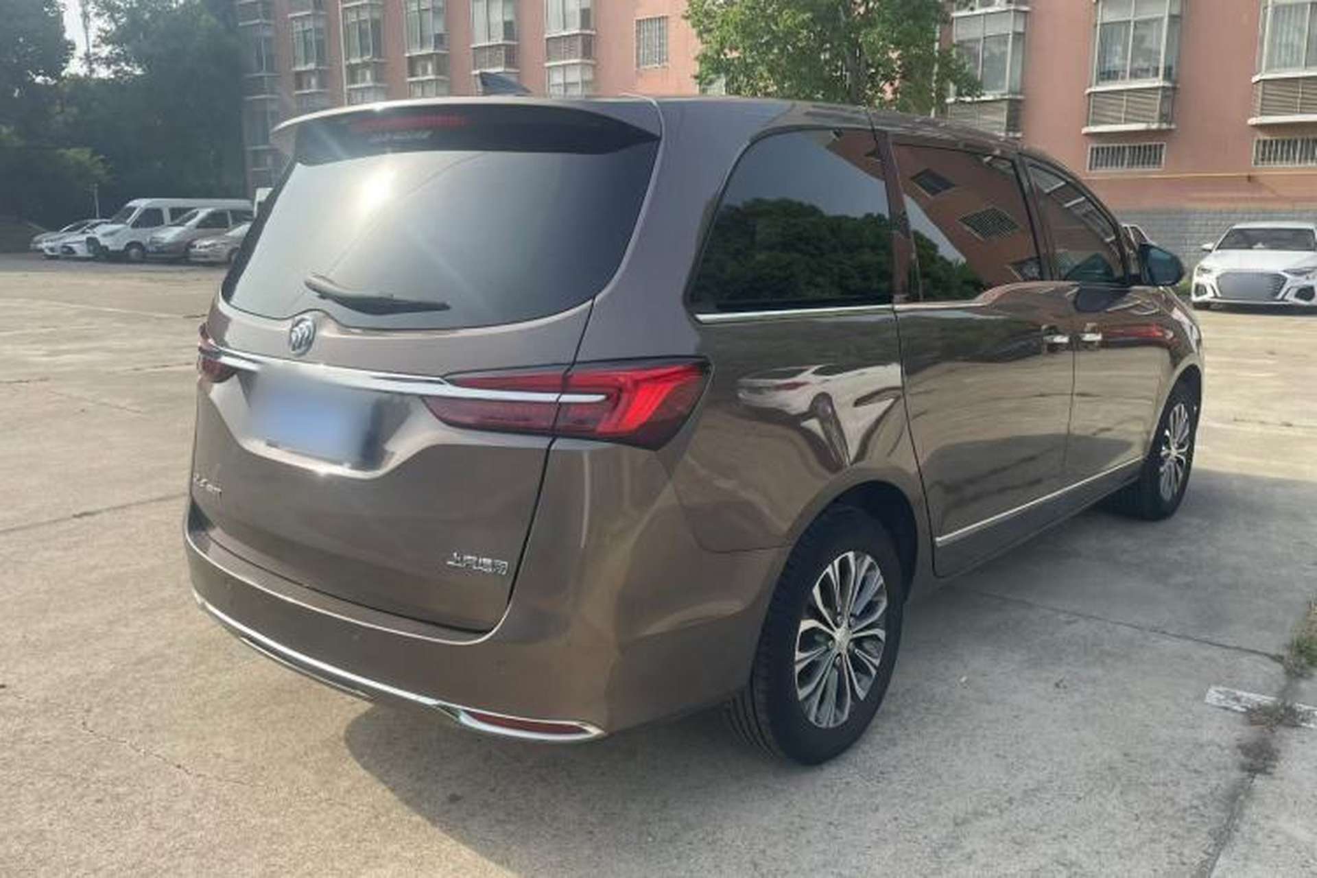 Used Buick GL8 2021 Land Cruiser Executive Class 652T Luxury Model Rear Right 45 Deg