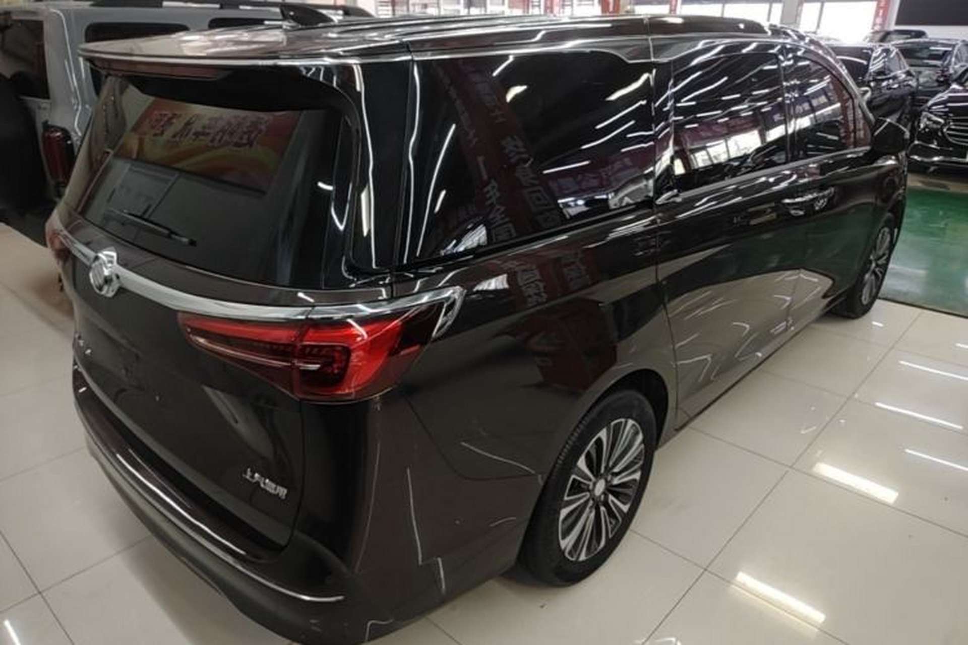 Used Buick GL8 2021 ES Landtrek 653T Luxury Model Rear Right 45 Deg