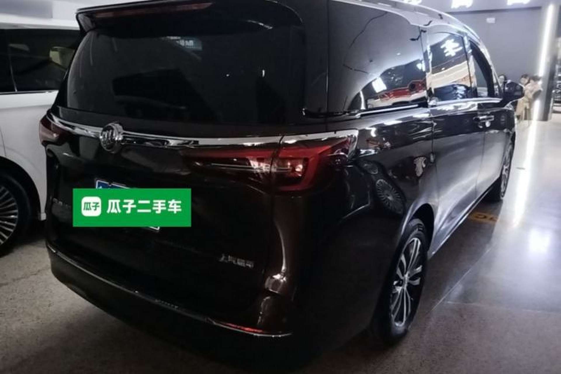 Used Buick GL8 2021 ES Land Cruiser 653T Luxury Edition Rear Right 45 Deg