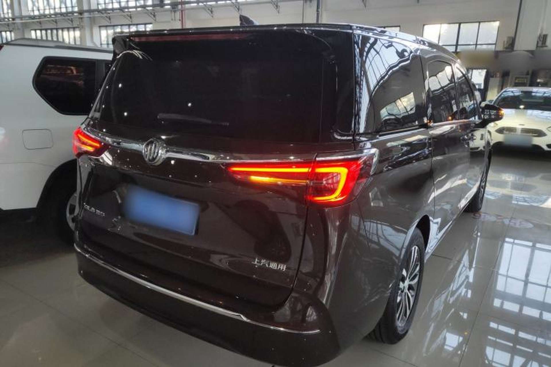 Used Buick GL8 2021 ES Land Cruiser 653T Luxury Edition Rear Right 45 Deg