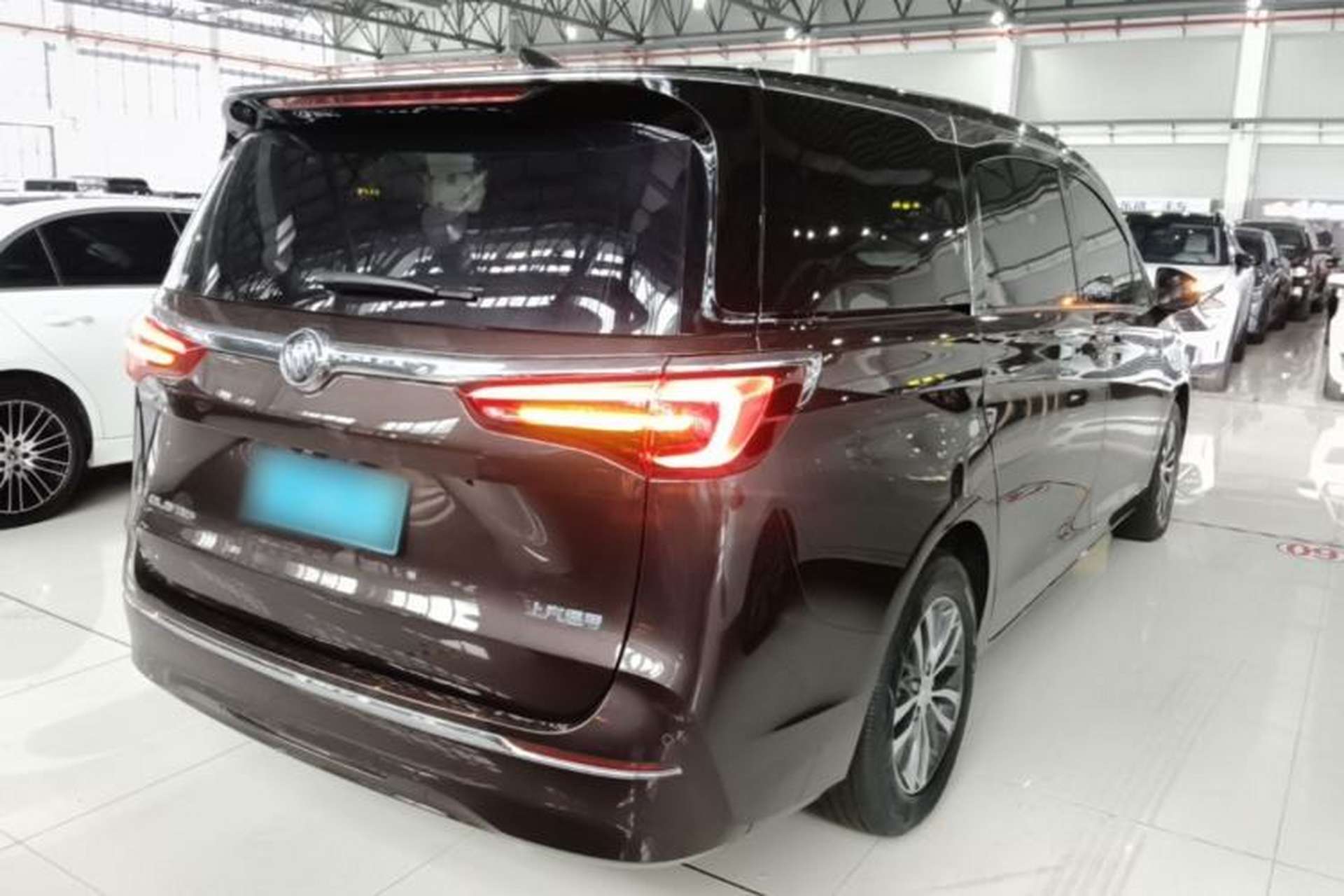 Used Buick GL8 2021 ES Land Cruiser 653T Luxury Edition Rear Right 45 Deg