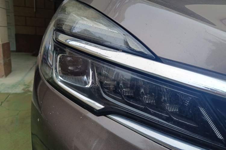 Used Buick GL8 2021 Land Cruiser Executive Class 652T Comfort Model Right Front Headlight