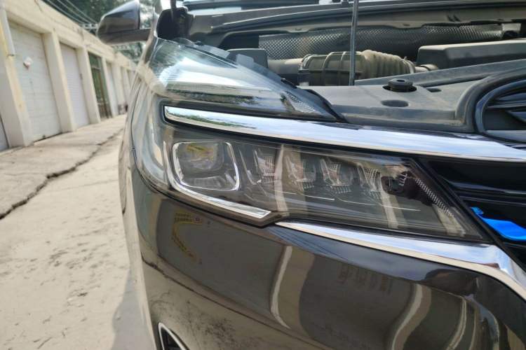 Used Buick GL8 2021 Land Cruiser Executive Class 652T Luxury Model Right Front Headlight