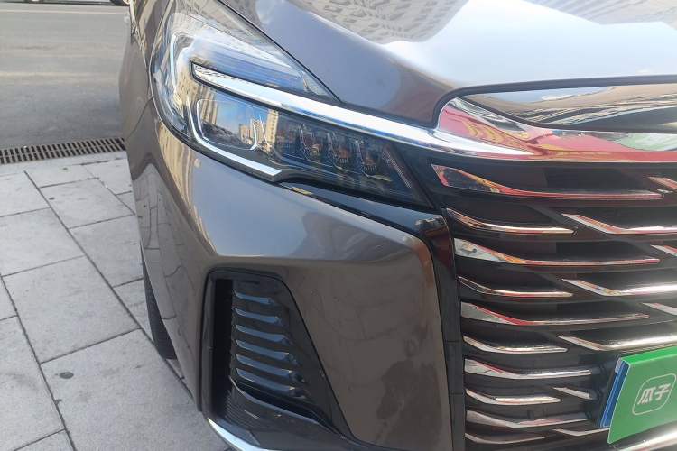 Used Buick GL8 2021 Land Cruiser Executive Class 652T Luxury Model Right Front Headlight