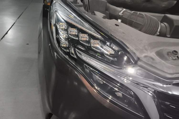 Used Buick GL8 2021 ES Land Cruiser 653T Flagship Model Right Front Headlight