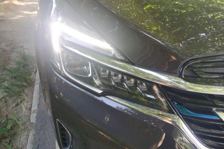 Used Buick GL8 2021 Land Cruiser Executive Class 652T Luxury Model Right Front Headlight