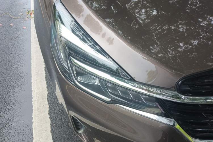 Used Buick GL8 2021 Land Cruiser Executive Class 652T Luxury Model Right Front Headlight