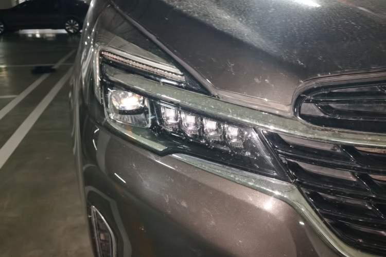 Used Buick GL8 2021 Land Cruiser Executive Class 652T Luxury Model Right Front Headlight