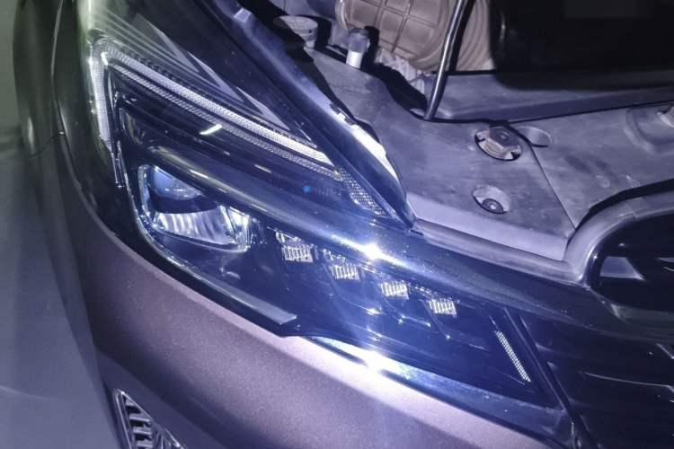 Used Buick GL8 2021 Land Cruiser Executive Class 652T Comfort Model Right Front Headlight