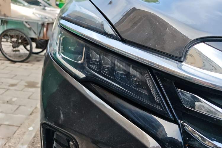 Used Buick GL8 2021 Land Cruiser Executive Class 652T Smart Luxury Model Right Front Headlight