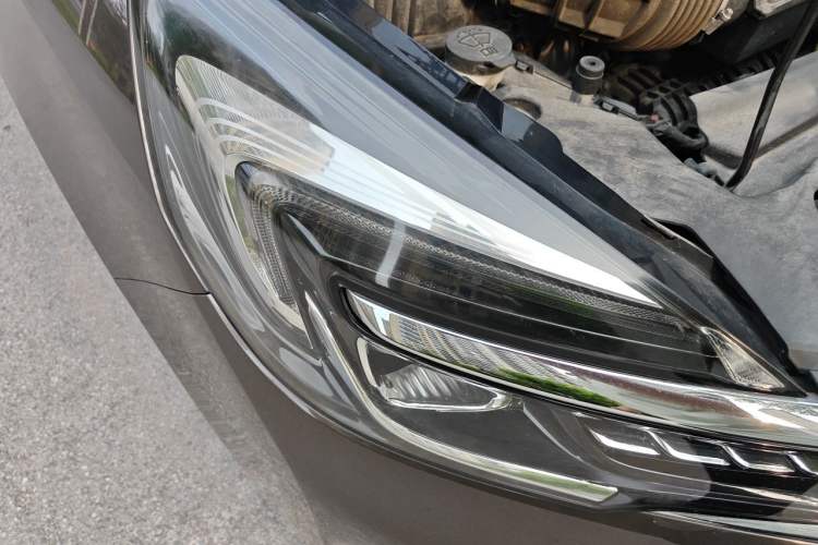 Used Buick GL8 2021 Land Cruiser Executive Class 652T Luxury Model Right Front Headlight