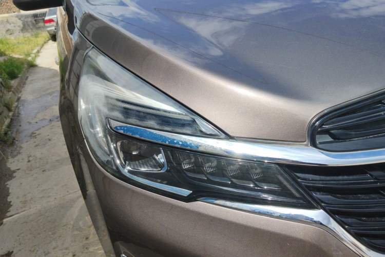 Used Buick GL8 2021 Land Cruiser Executive Class 652T Luxury Model Right Front Headlight
