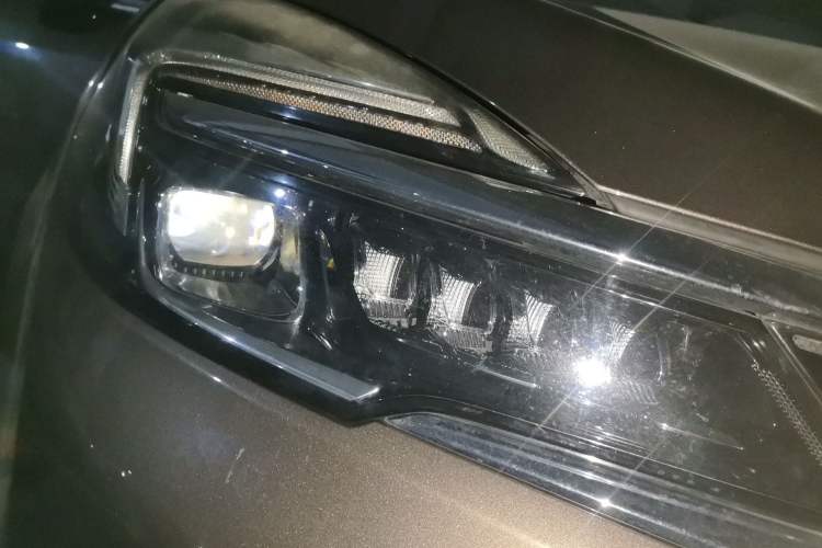 Used Buick GL8 2021 Land Cruiser Executive Class 652T Comfort Model Right Front Headlight