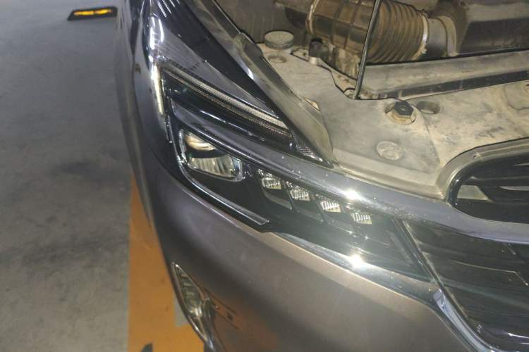 Used Buick GL8 2021 Land Cruiser Executive Class 652T Luxury Model Right Front Headlight