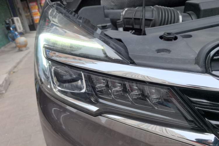 Used Buick GL8 2021 Land Cruiser Executive Class 652T Comfort Model Right Front Headlight