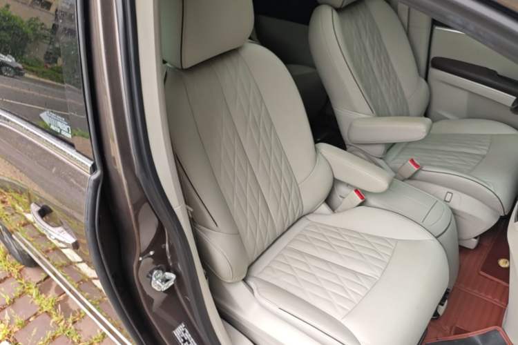Used Buick GL8 2021 Land Cruiser Executive Class 652T Smart Luxury Model Right Front Seat