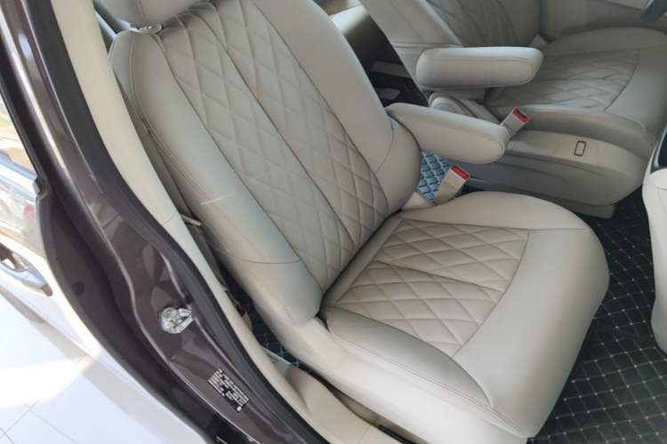 Used Buick GL8 2021 Land Cruiser Executive Class 652T Comfort Model Right Front Seat