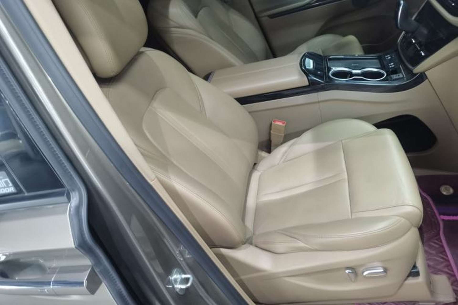 Used Buick GL8 2021 ES Landtrek 653T Luxury Model Right Front Seat