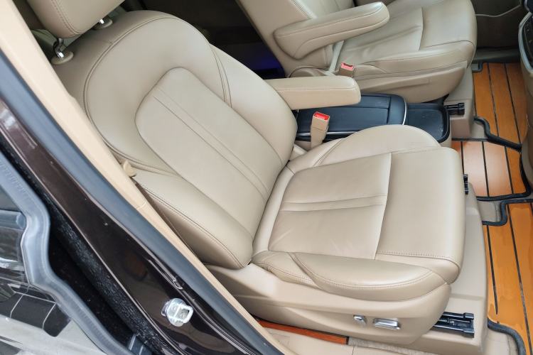 Used Buick GL8 2021 ES Land Cruiser 653T Luxury Edition Right Front Seat