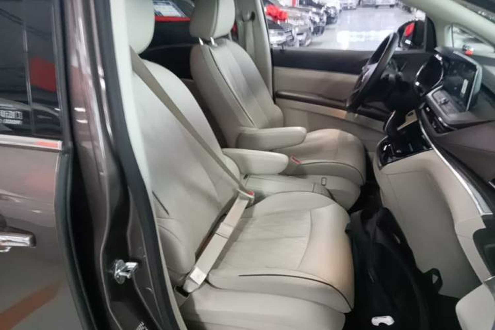 Used Buick GL8 2021 Land Cruiser Executive Class 652T Luxury Model Right Front Seat