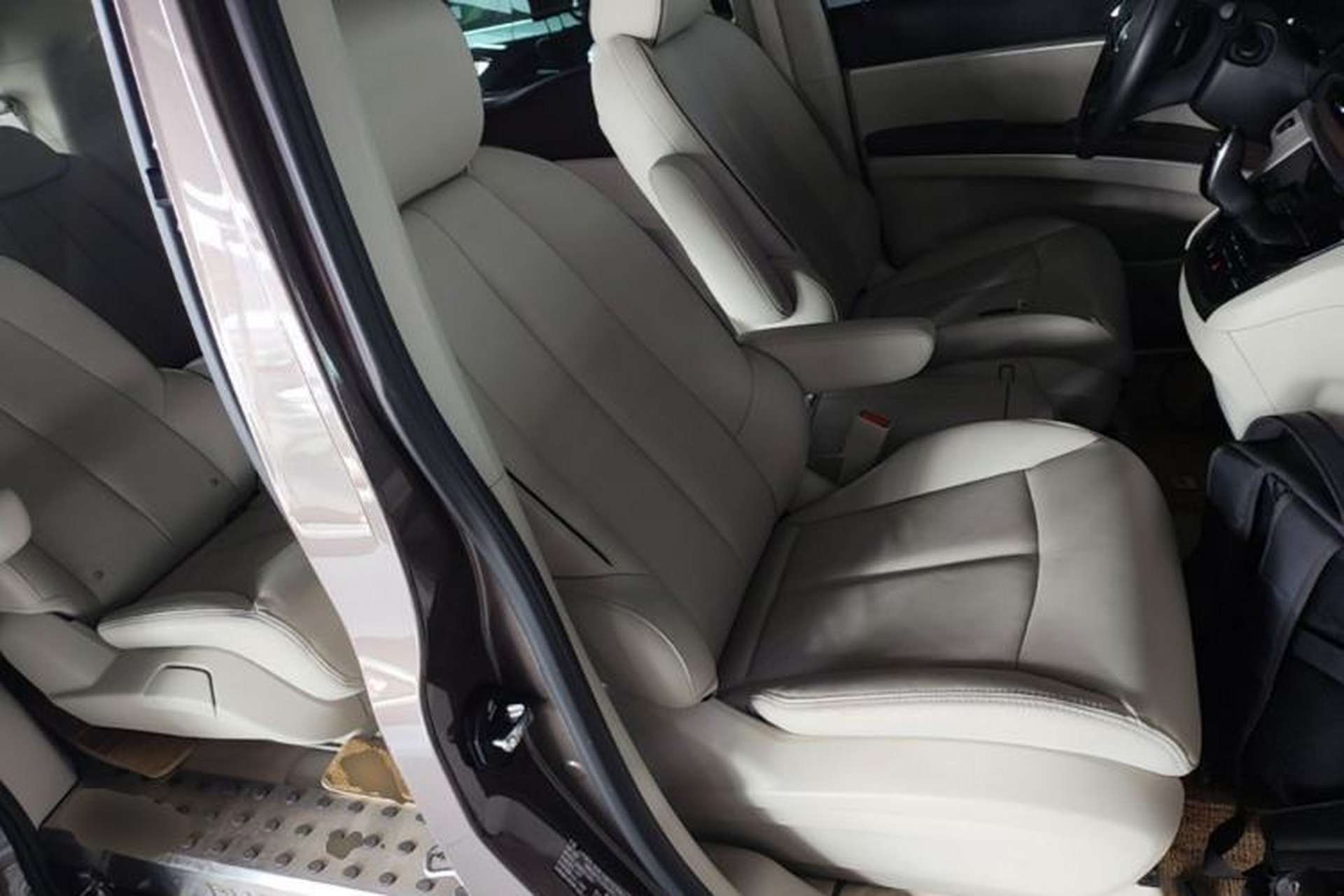 Used Buick GL8 2021 Land Cruiser Executive Class 652T Luxury Model Right Front Seat