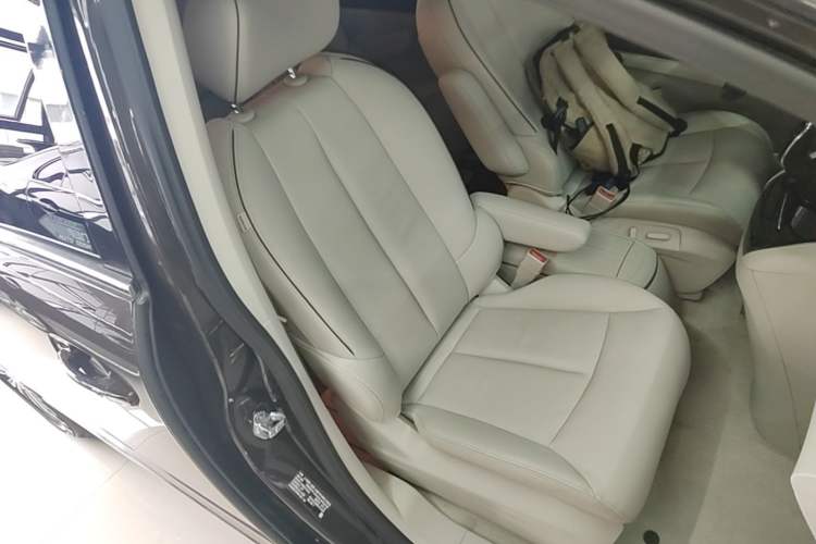 Used Buick GL8 2021 Land Cruiser Executive 652T Premium Model Right Front Seat