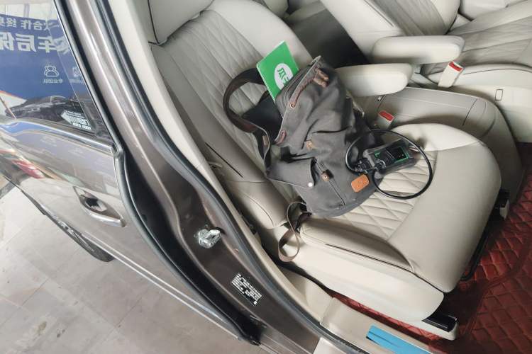 Used Buick GL8 2021 Land Cruiser Executive Class 652T Luxury Model Right Front Seat