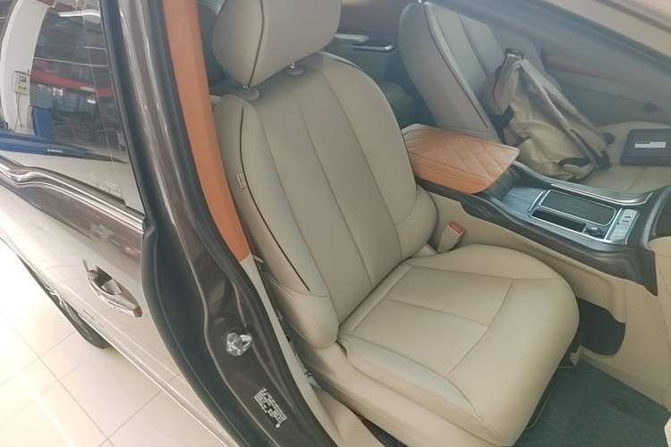 Used Buick GL8 2021 Land Cruiser Executive Class 652T Luxury Model Right Front Seat