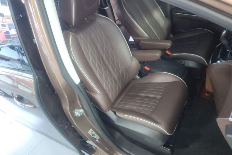 Used Buick GL8 2021 Land Cruiser Executive Class 652T Luxury Model Right Front Seat
