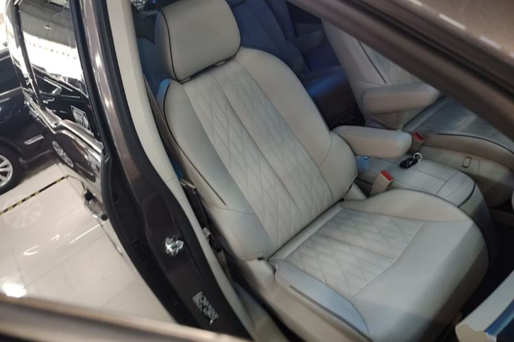 Used Buick GL8 2021 Land Cruiser Executive Class 652T Luxury Model Right Front Seat