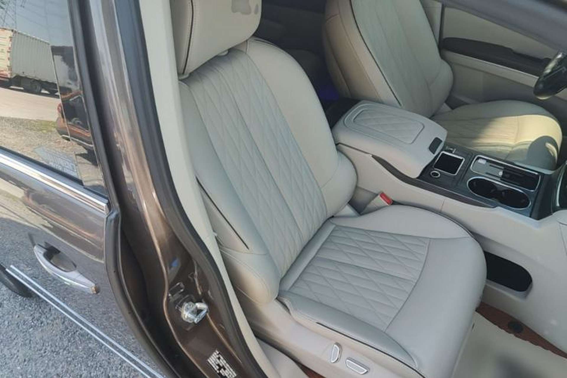Used Buick GL8 2021 Land Cruiser Executive Class 652T Smart Luxury Model Right Front Seat