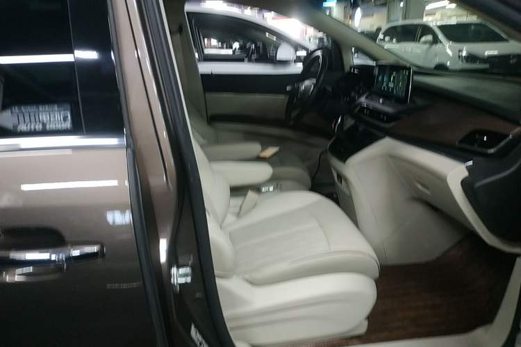 Used Buick GL8 2021 Land Cruiser Executive Class 652T Luxury Model Right Front Seat