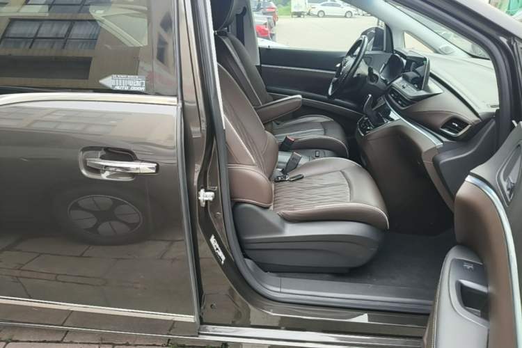 Used Buick GL8 2021 Land Cruiser Executive Class 652T Luxury Model Right Front Seat