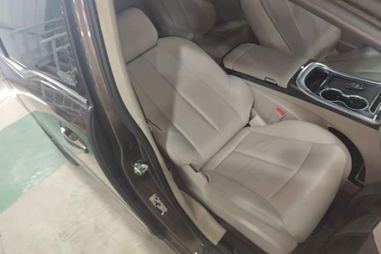 Used Buick GL8 2021 Land Cruiser Executive Class 652T Luxury Model Right Front Seat