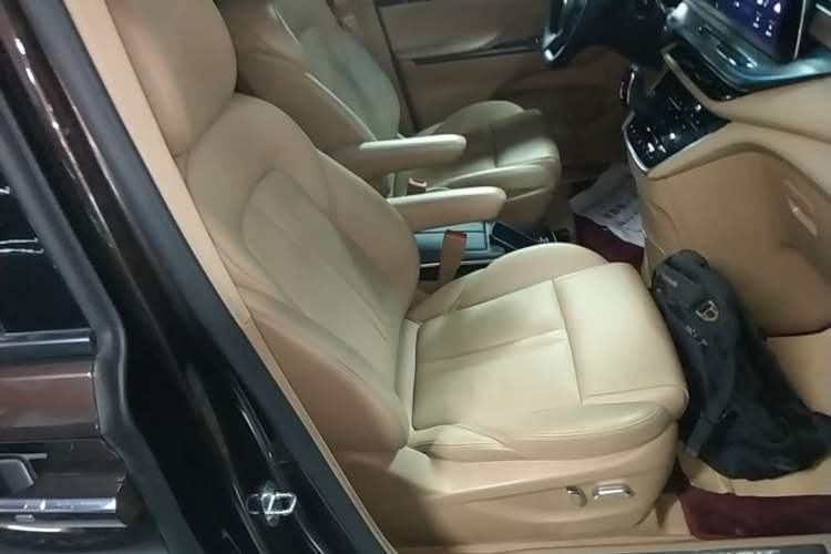 Used Buick GL8 2021 ES Land Cruiser 653T Flagship Model Right Front Seat