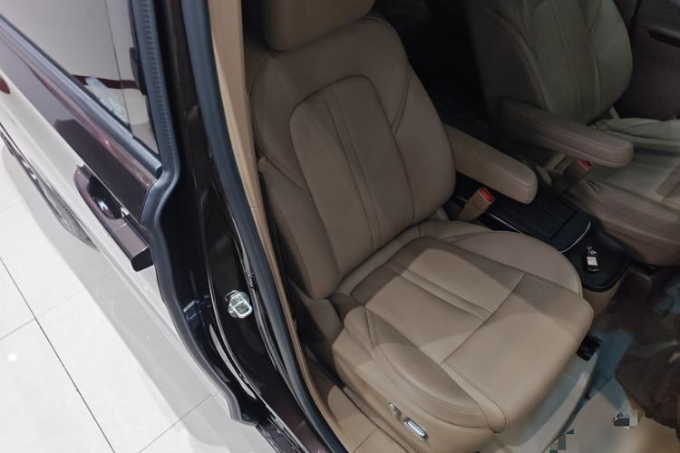 Used Buick GL8 2021 ES Land Cruiser 653T Luxury Edition Right Front Seat