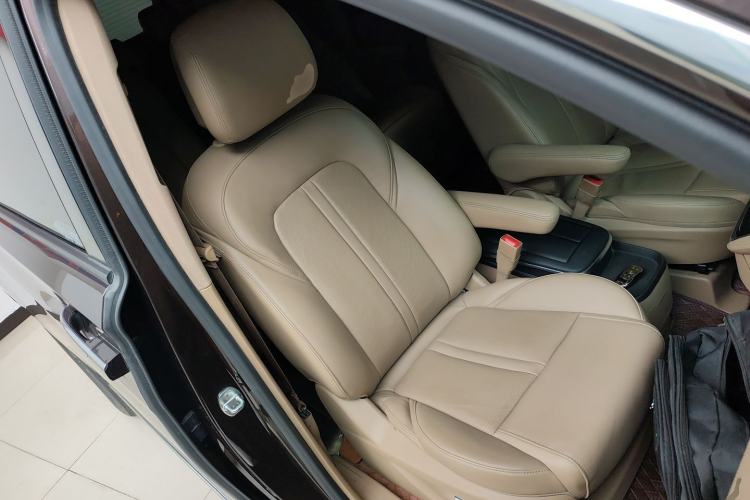 Used Buick GL8 2021 ES Landtrek 653T Luxury Model Right Front Seat