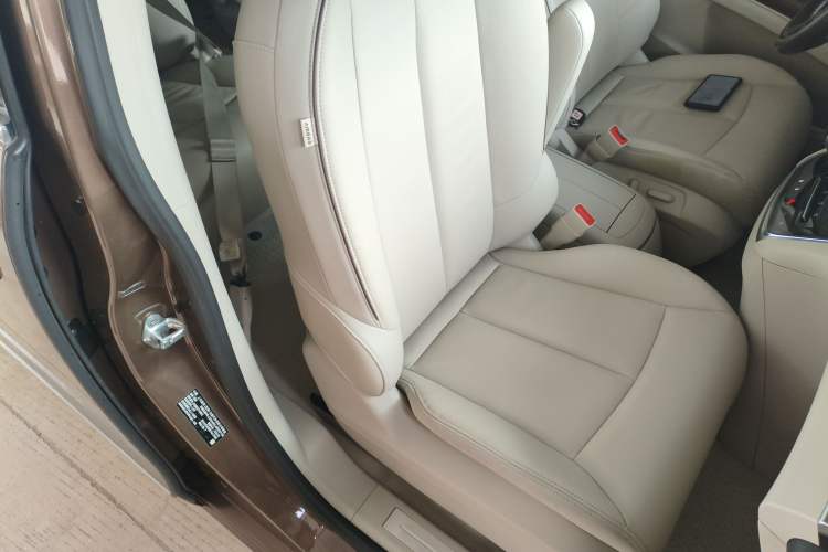 Used Buick GL8 2021 Land Cruiser Executive 652T Premium Model Right Front Seat