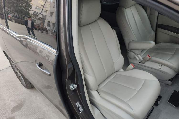 Used Buick GL8 2021 Land Cruiser Executive Class 652T Comfort Model Right Front Seat