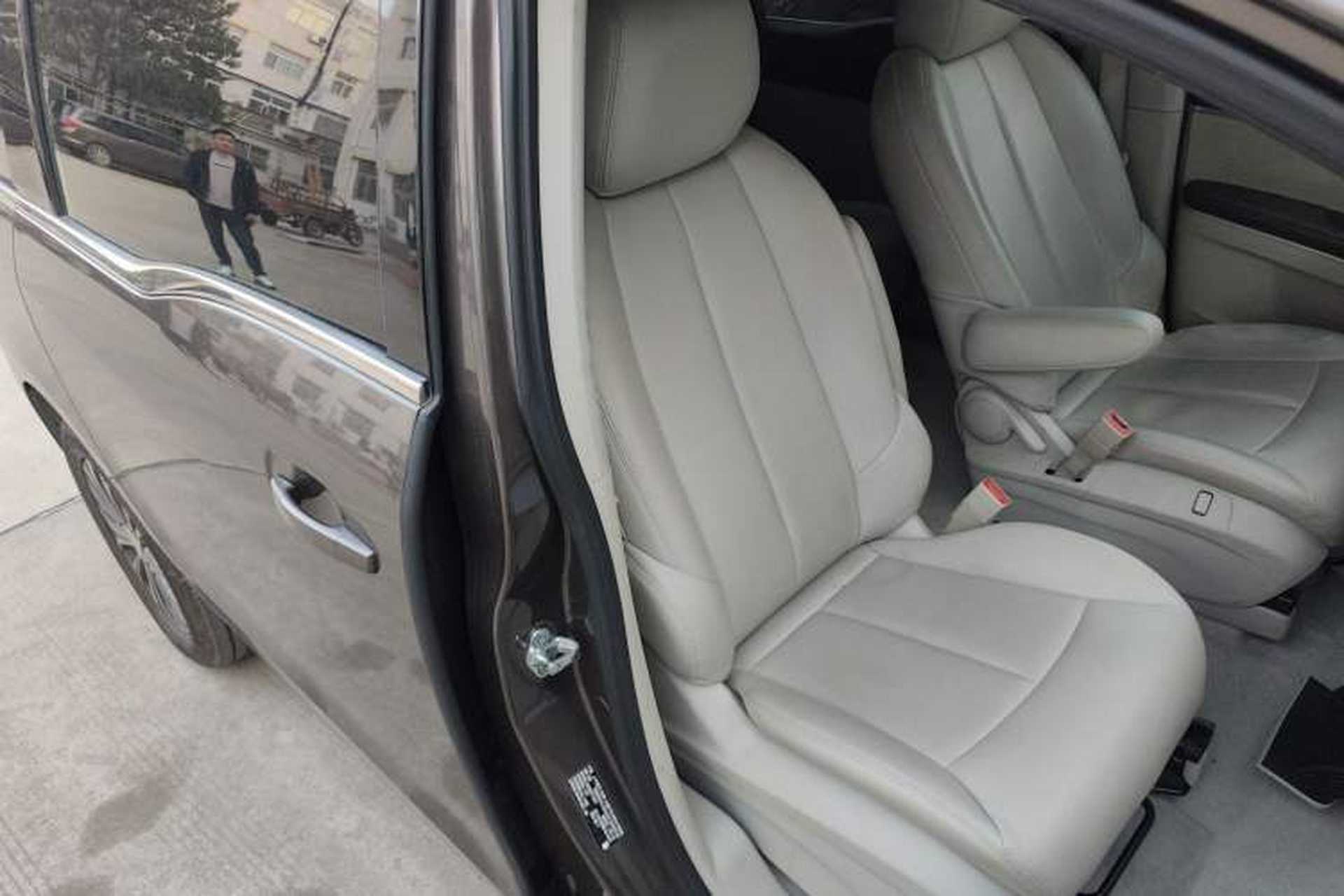 Used Buick GL8 2021 Land Cruiser Executive Class 652T Comfort Model Right Front Seat