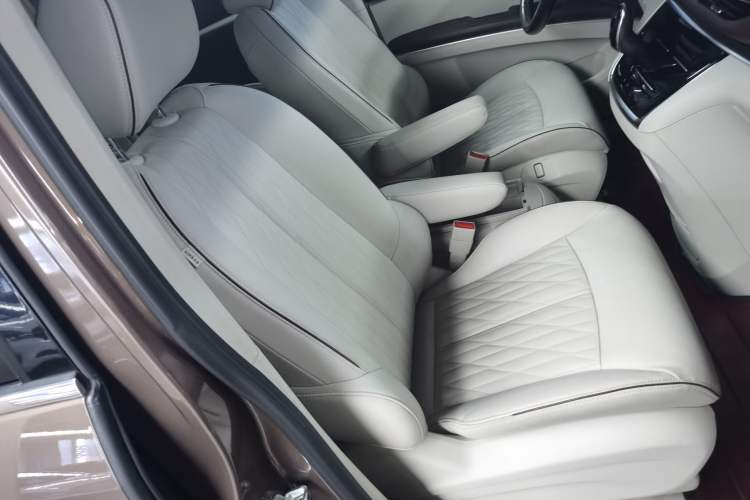 Used Buick GL8 2021 Land Cruiser Executive Class 652T Luxury Model Right Front Seat