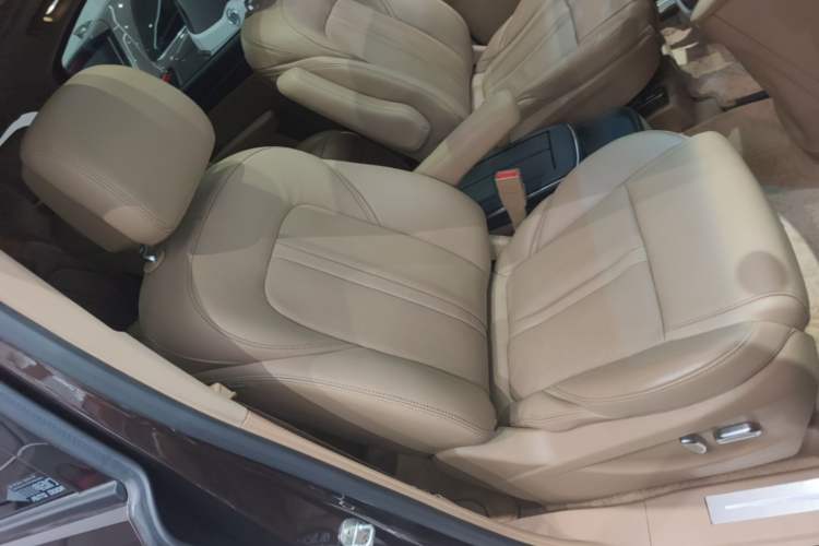 Used Buick GL8 2021 ES Land Cruiser 653T Flagship Model Right Front Seat