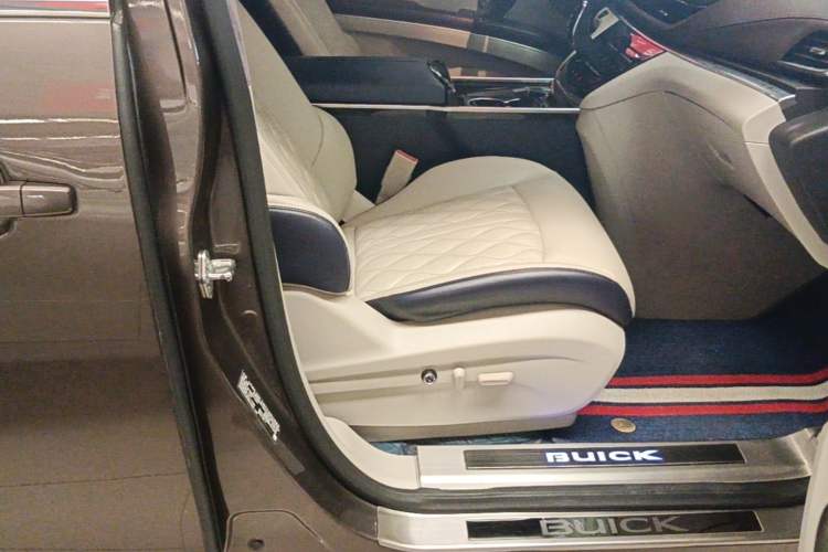 Used Buick GL8 2021 Land Cruiser Executive Class 652T Comfort Model Right Front Seat