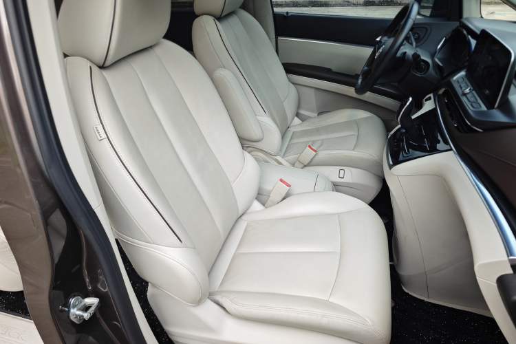 Used Buick GL8 2021 Land Cruiser Executive Class 652T Luxury Model Right Front Seat