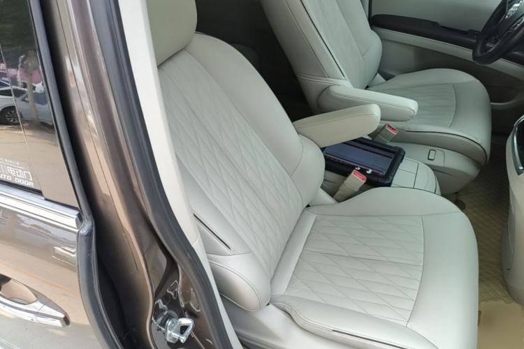 Used Buick GL8 2021 Land Cruiser Executive Class 652T Smart Luxury Model Right Front Seat