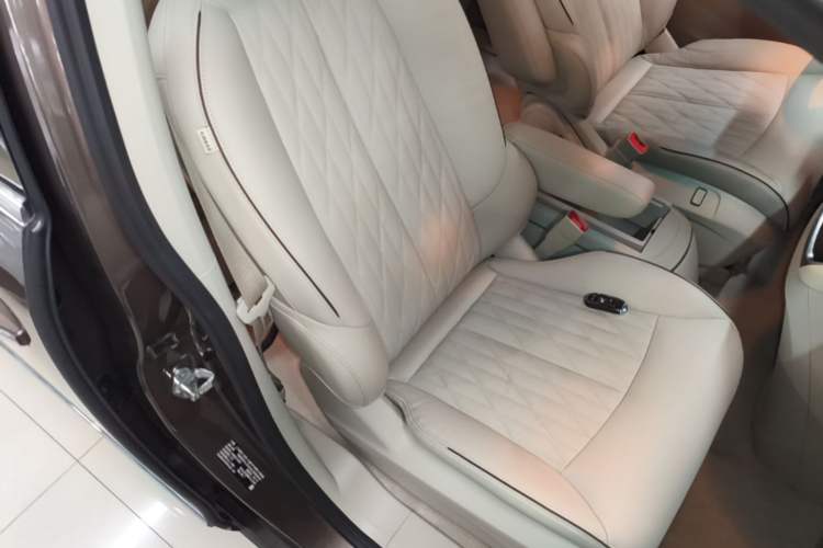Used Buick GL8 2021 Land Cruiser Executive Class 652T Luxury Edition with Welfare Features Right Front Seat