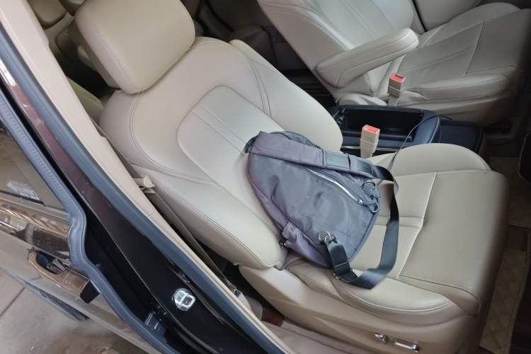 Used Buick GL8 2021 ES Land Cruiser 653T Luxury Edition Right Front Seat