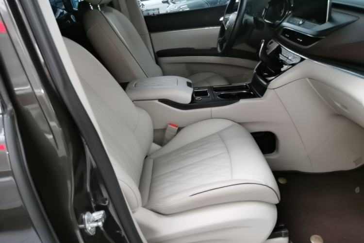 Used Buick GL8 2021 Land Cruiser Executive 652T Premium Model Right Front Seat