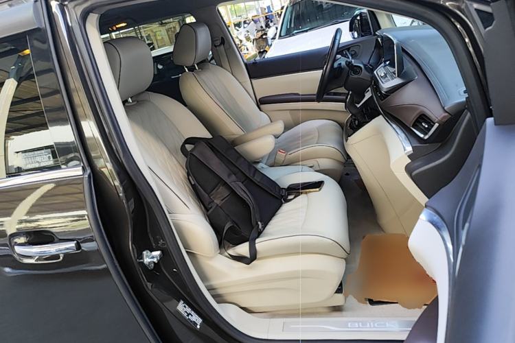 Used Buick GL8 2021 Land Cruiser Executive 652T Premium Model Right Front Seat