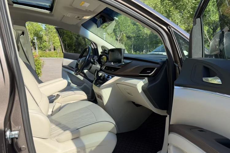 Used Buick GL8 2021 Land Cruiser Executive Class 652T Luxury Model Right Front Seat